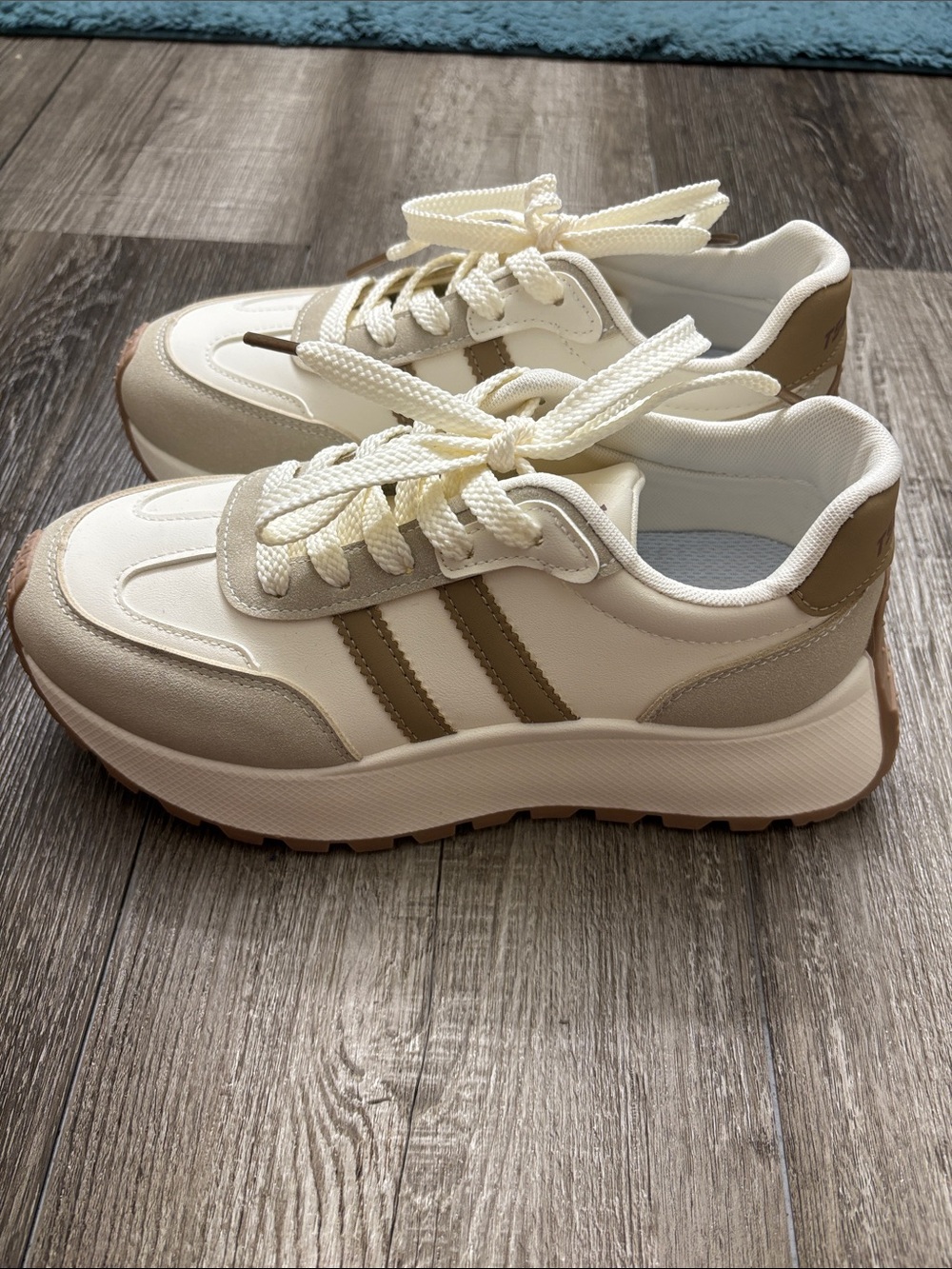 Women’s Cream and Tan Casual Platform Sneakers